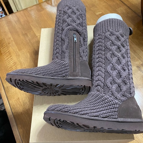 UGG CLASSIC CARDI CABLED KNIT BROWN BOOTS - WOMEN'S 8 - Picture 2 of 15